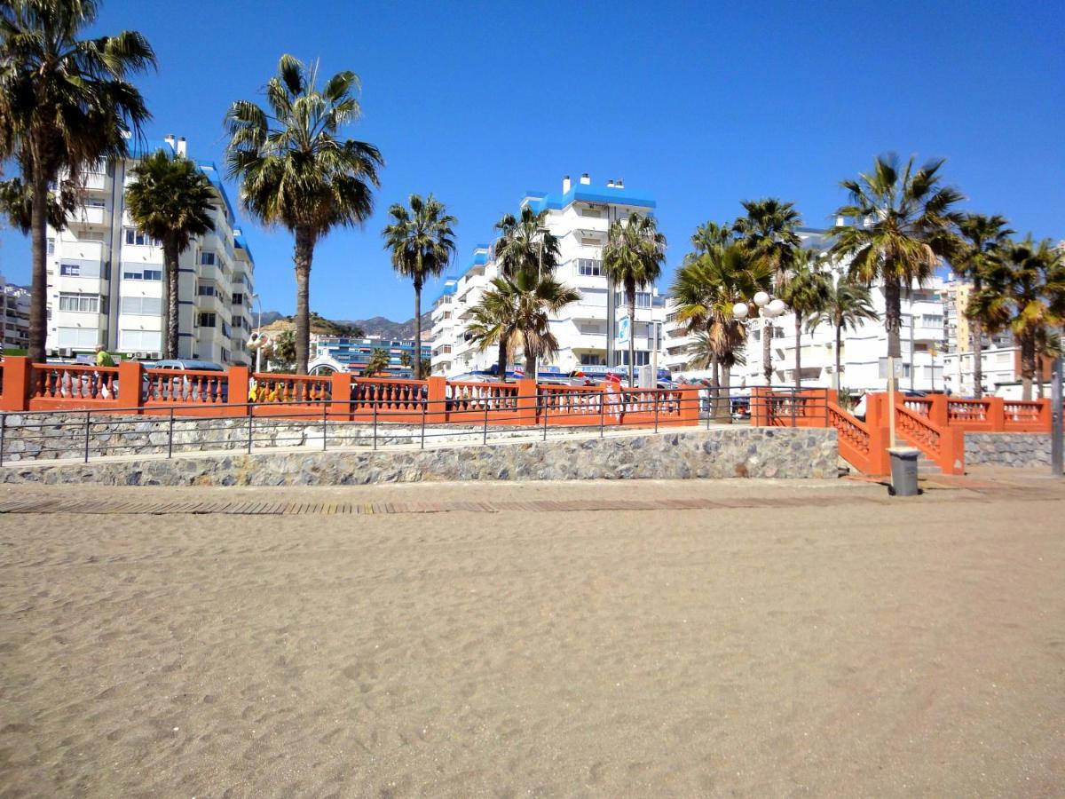 Costamar: Beachfront Family Retreat with Sea Views and Wi-Fi Benalmadena Exterior photo