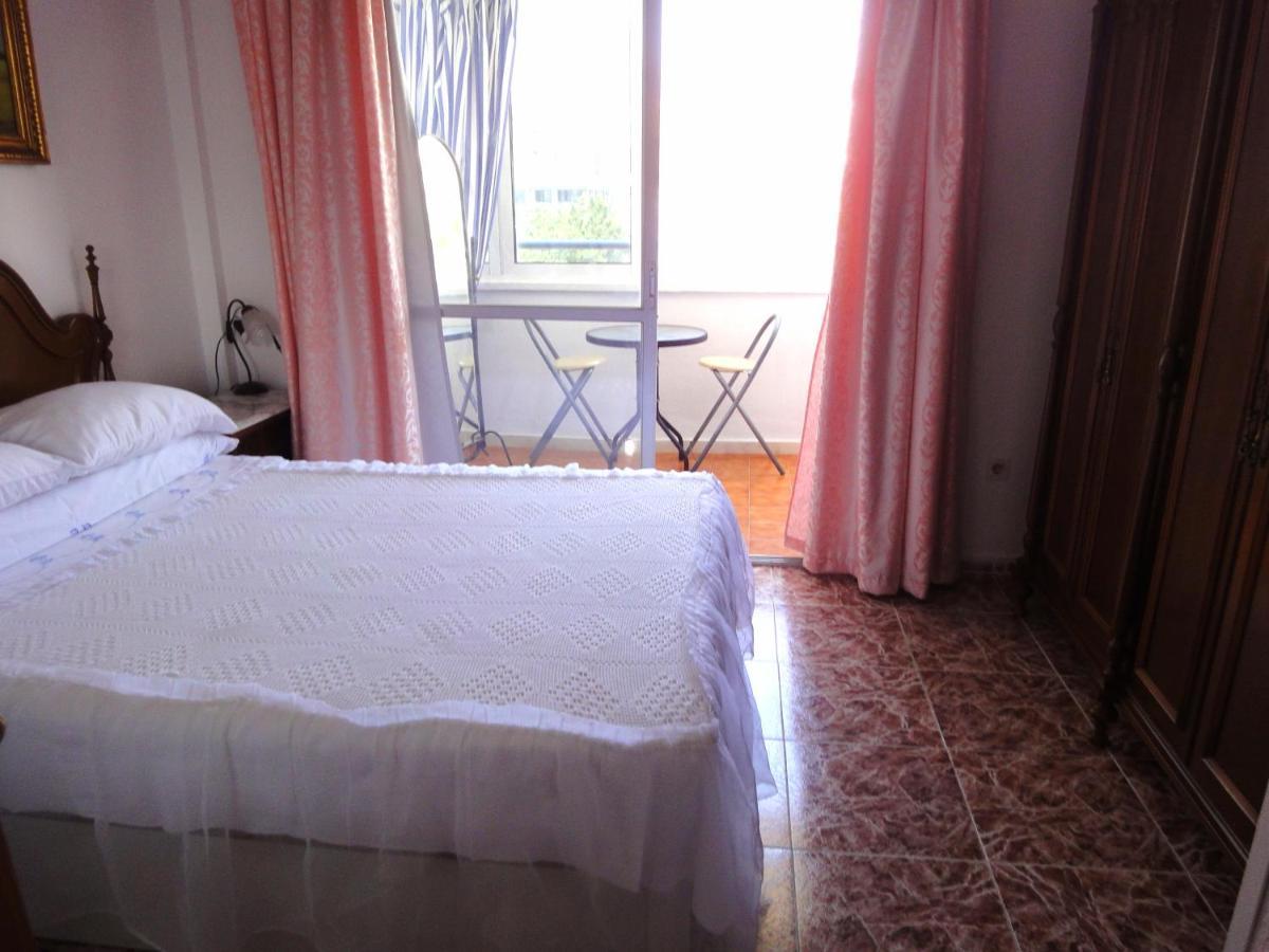Costamar: Beachfront Family Retreat with Sea Views and Wi-Fi Benalmadena Exterior photo