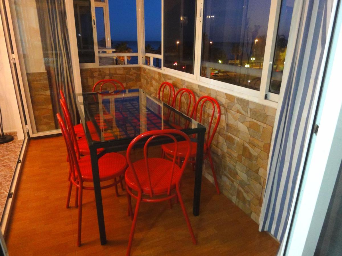 Costamar: Beachfront Family Retreat with Sea Views and Wi-Fi Benalmadena Exterior photo