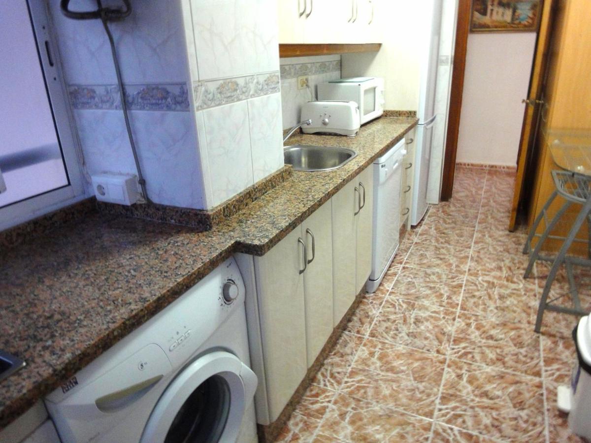 Costamar: Beachfront Family Retreat with Sea Views and Wi-Fi Benalmadena Exterior photo