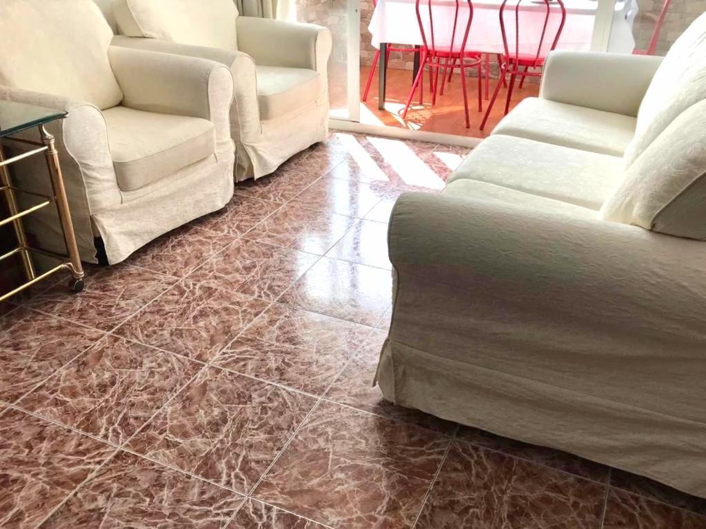 Costamar: Beachfront Family Retreat with Sea Views and Wi-Fi Benalmadena Exterior photo