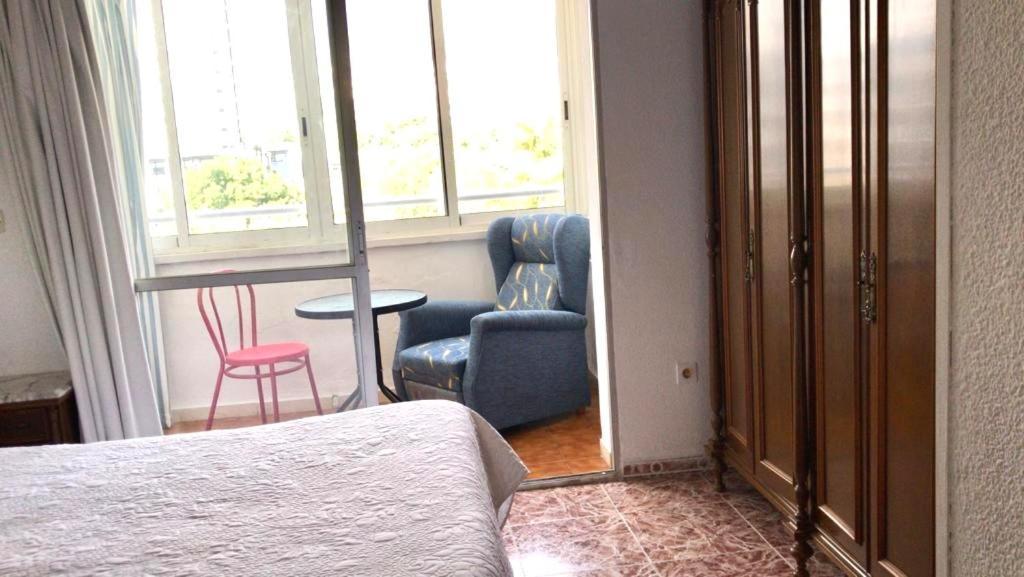 Costamar: Beachfront Family Retreat with Sea Views and Wi-Fi Benalmadena Exterior photo
